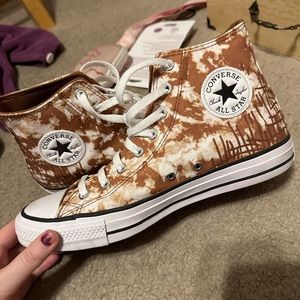 Brown tie dye high top converse